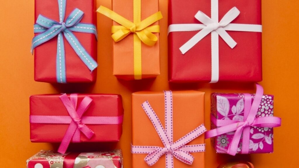 Know Various Types of Gift Items that Express Fun
